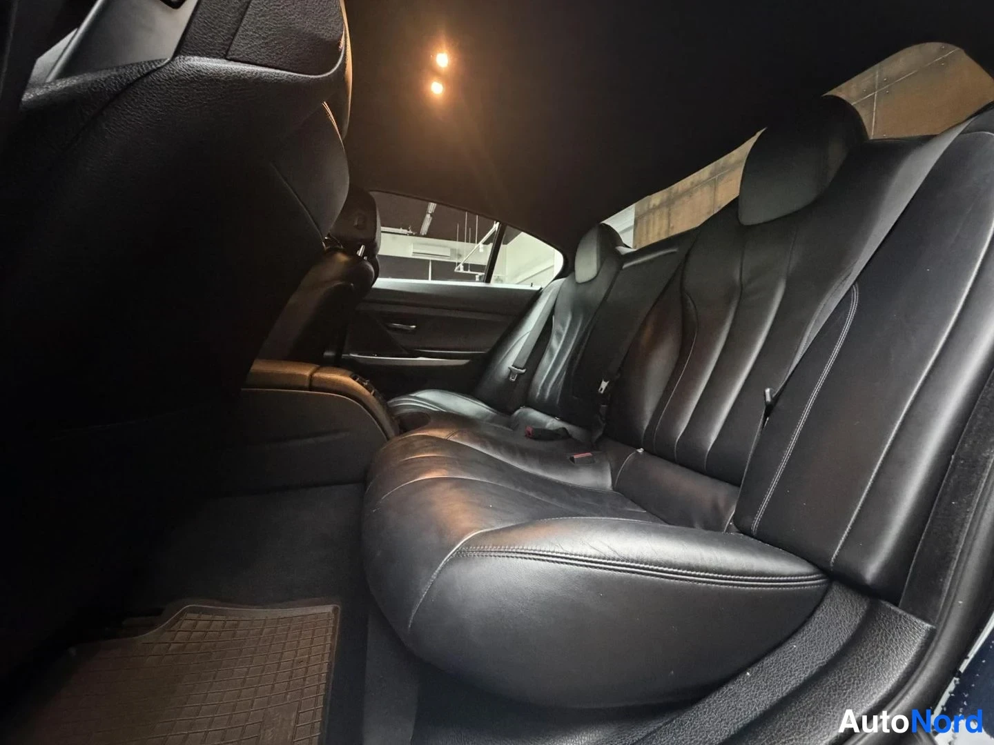 Sininen BMW 640d 2013, takaistuimet, kuva 20
