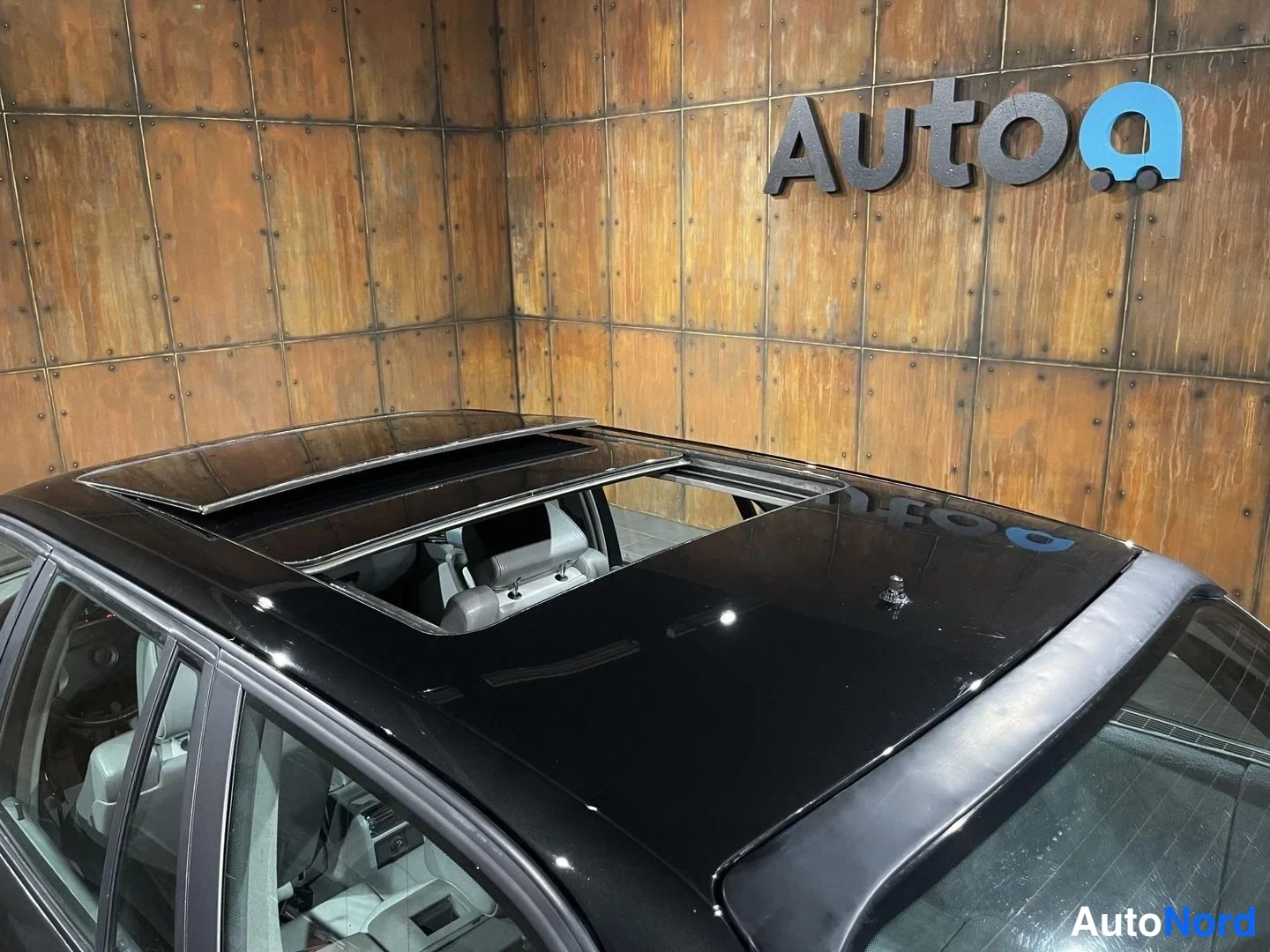 Musta BMW M5 1993, yksityiskohta, kuva 17