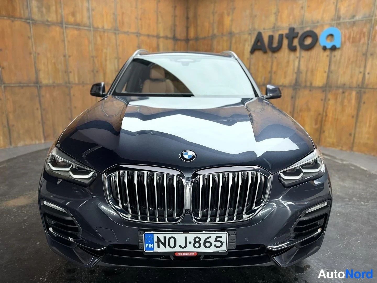 Harmaa BMW X5 xDrive45e 2021, edestä, kuva 8