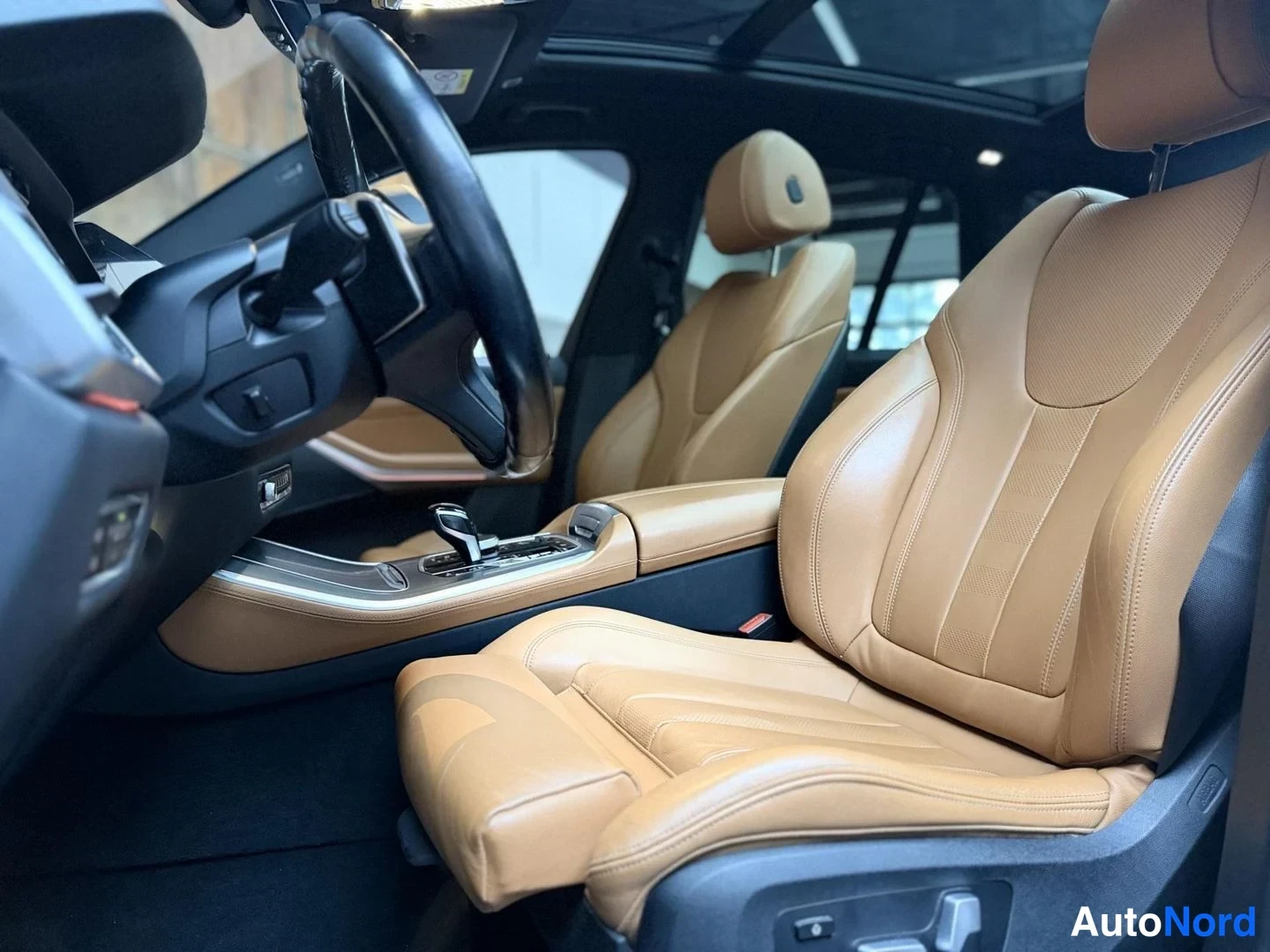 Harmaa BMW X5 xDrive45e 2021, etuistuimet, kuva 18
