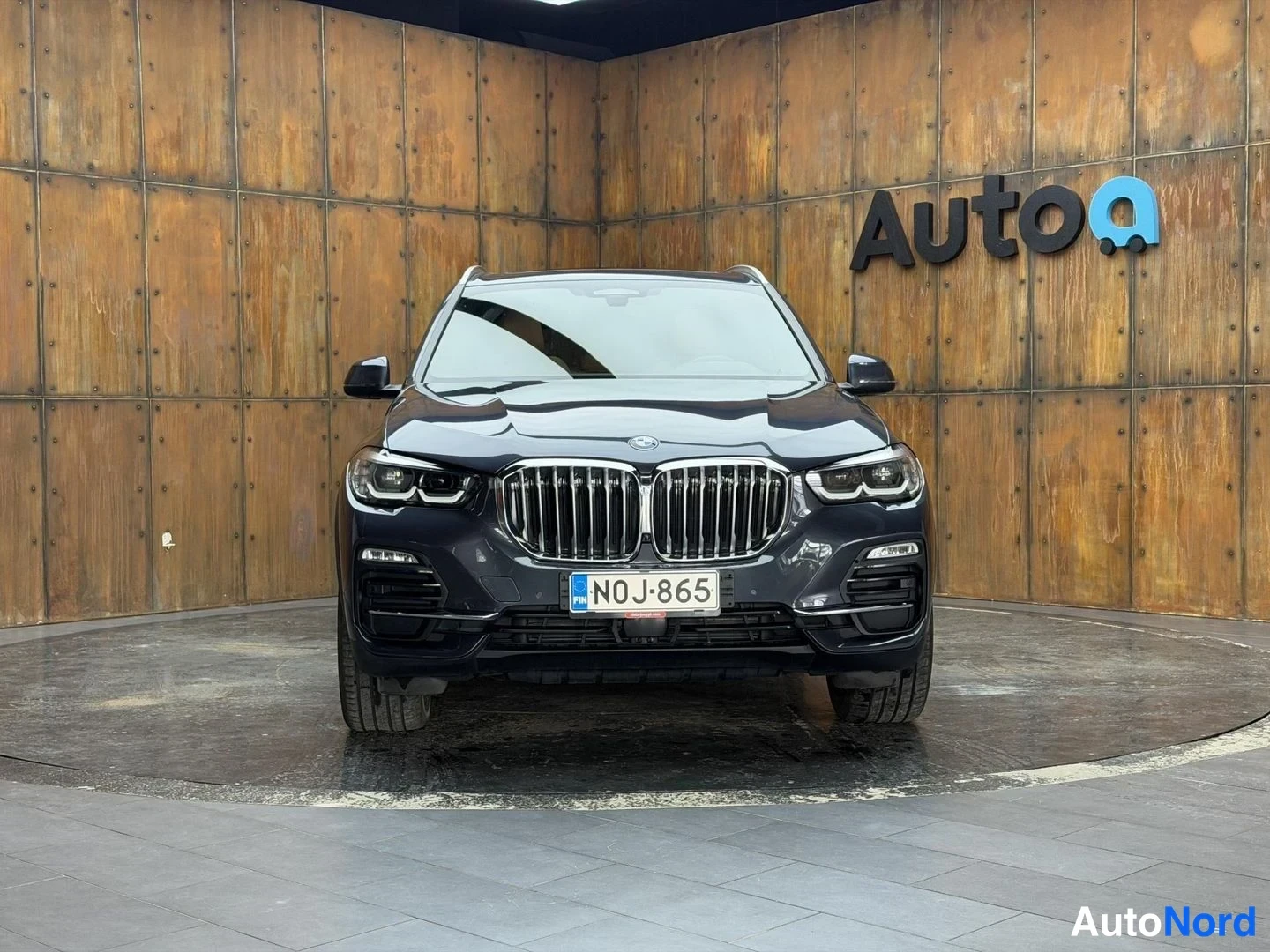 Harmaa BMW X5 xDrive45e 2021, edestä, kuva 9