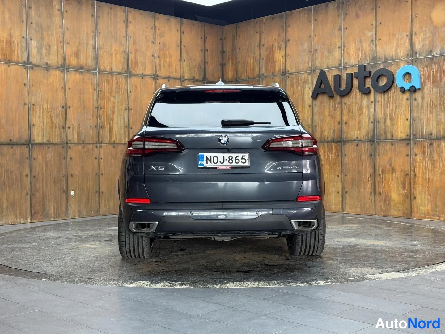 Harmaa BMW X5 xDrive45e 2021, takaa, kuva 15