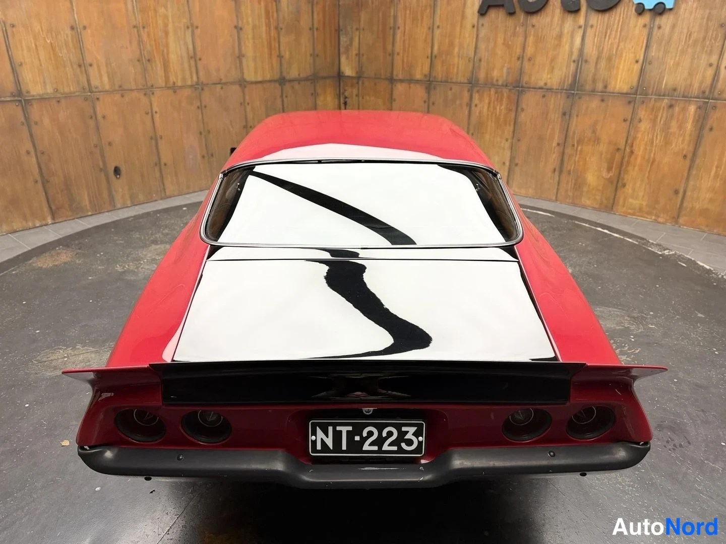 Punainen Chevrolet Camaro 1971, takaa, kuva 15