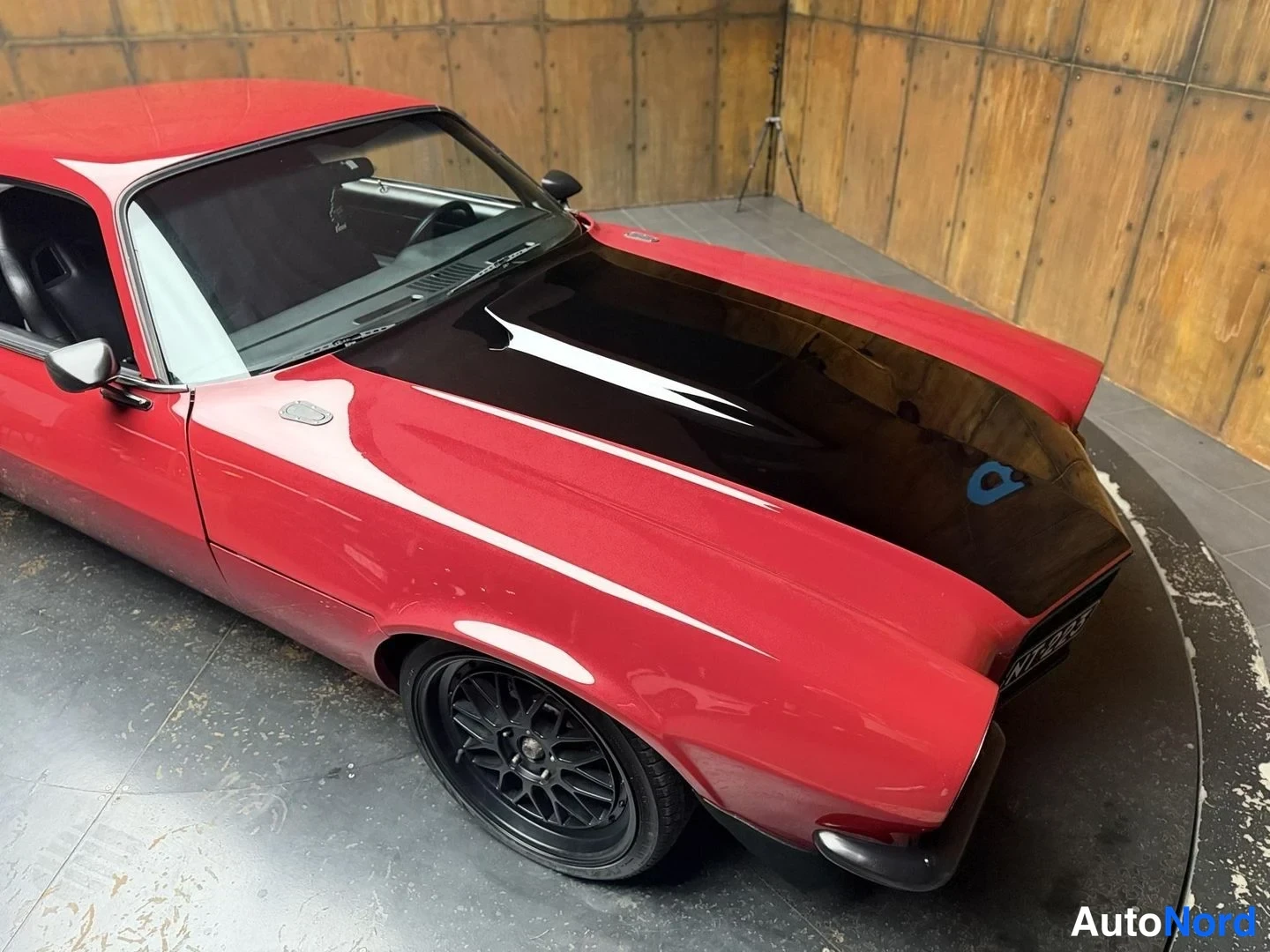 Punainen Chevrolet Camaro 1971, etuviisto, keula oikealle, kuva 6