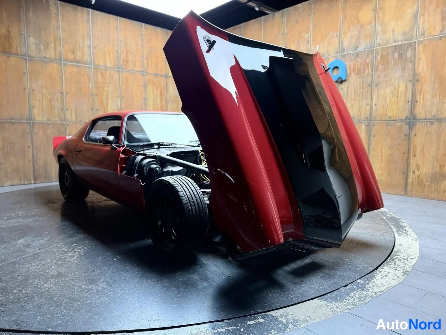 Punainen Chevrolet Camaro 1971, moottoritila, kuva 23