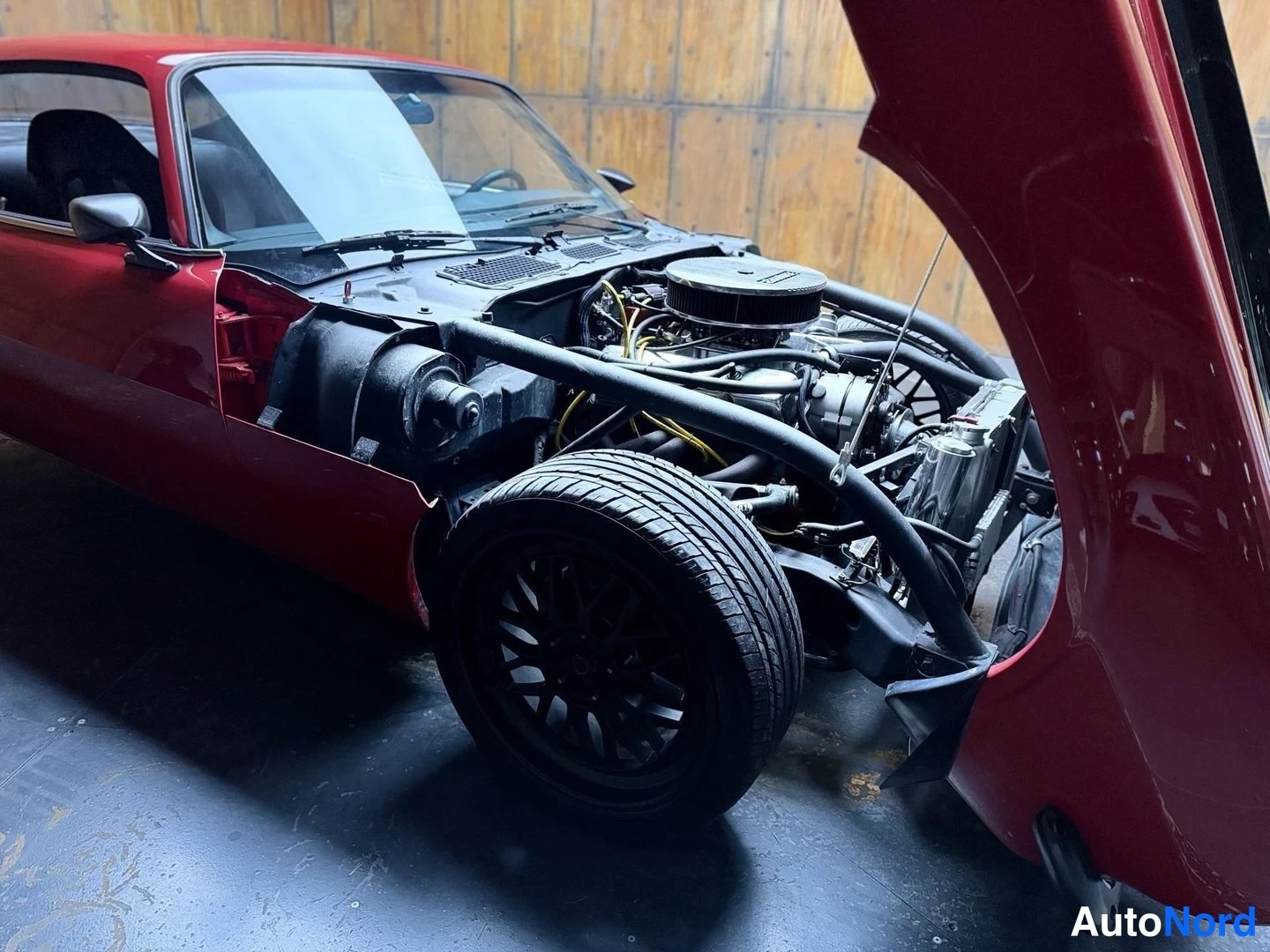 Punainen Chevrolet Camaro 1971, moottoritila, kuva 24