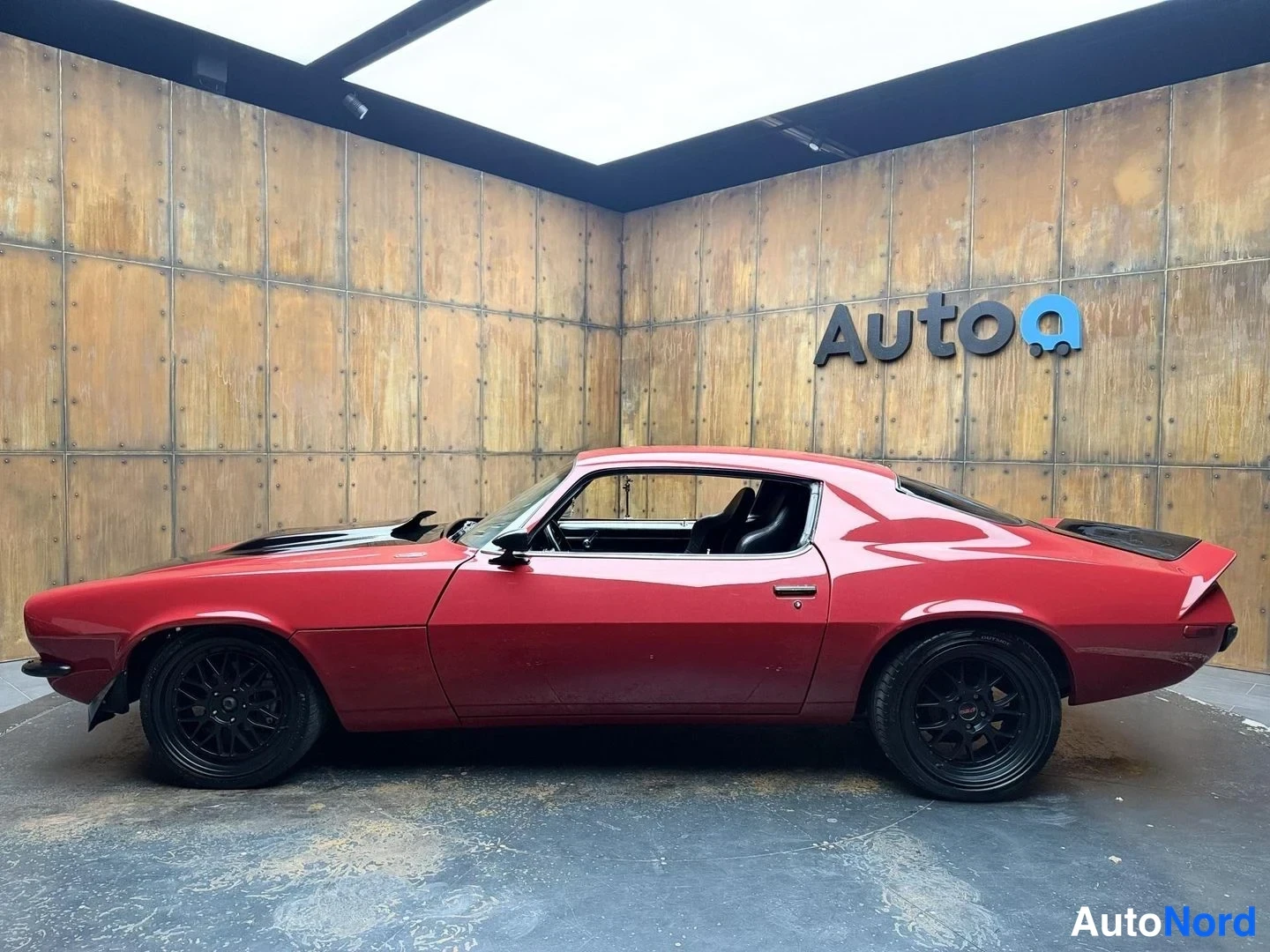 Punainen Chevrolet Camaro 1971, sivulta, kuva 7