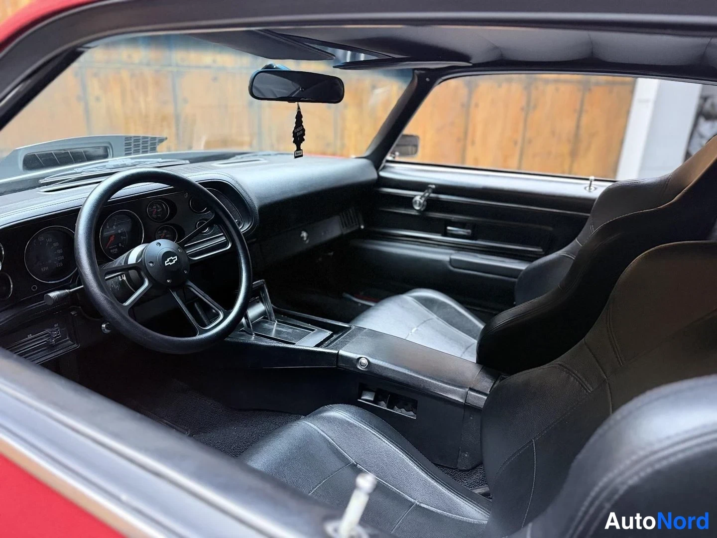 Punainen Chevrolet Camaro 1971, ohjaamo, kuva 16