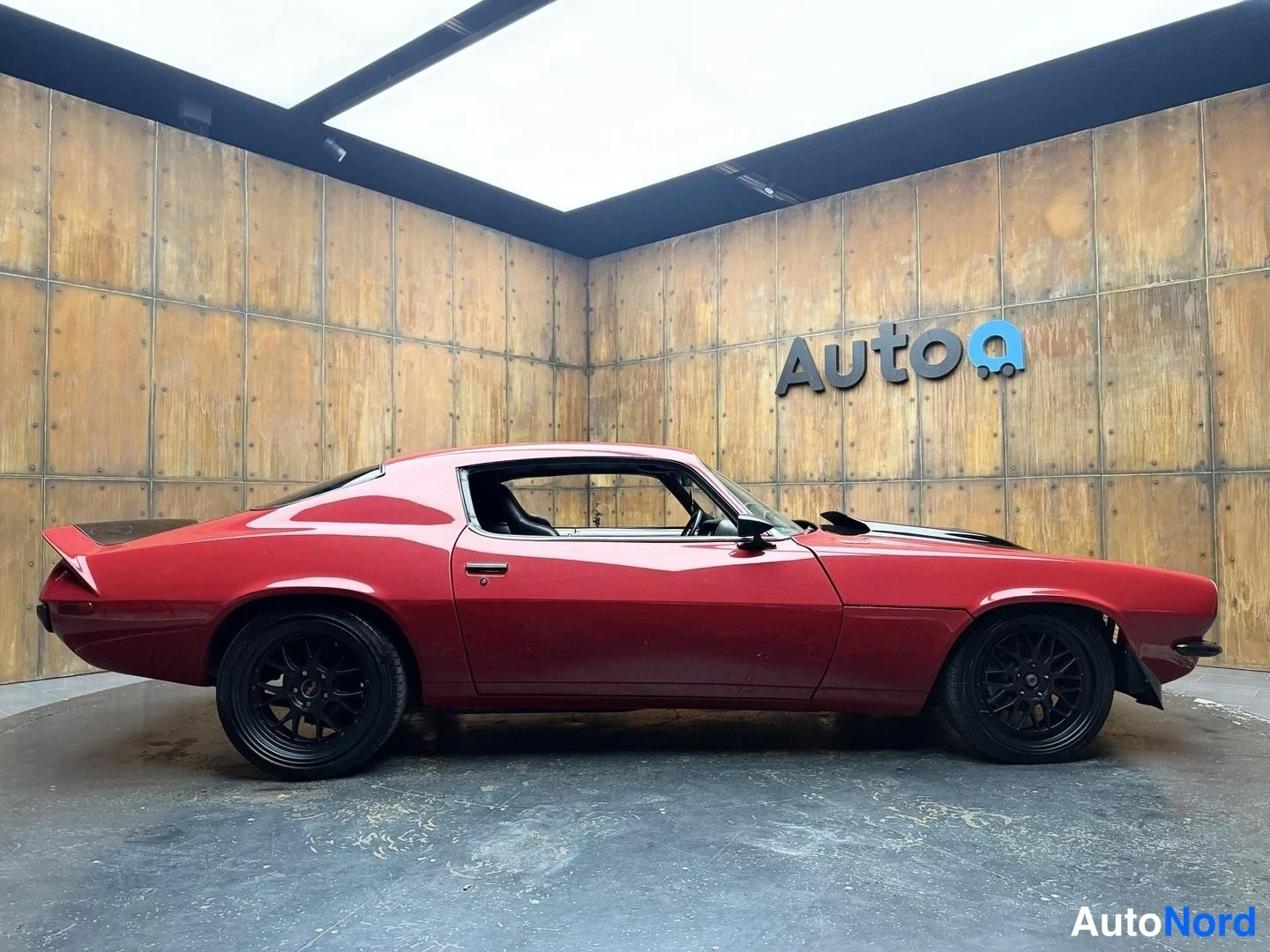 Punainen Chevrolet Camaro 1971, sivulta, kuva 8