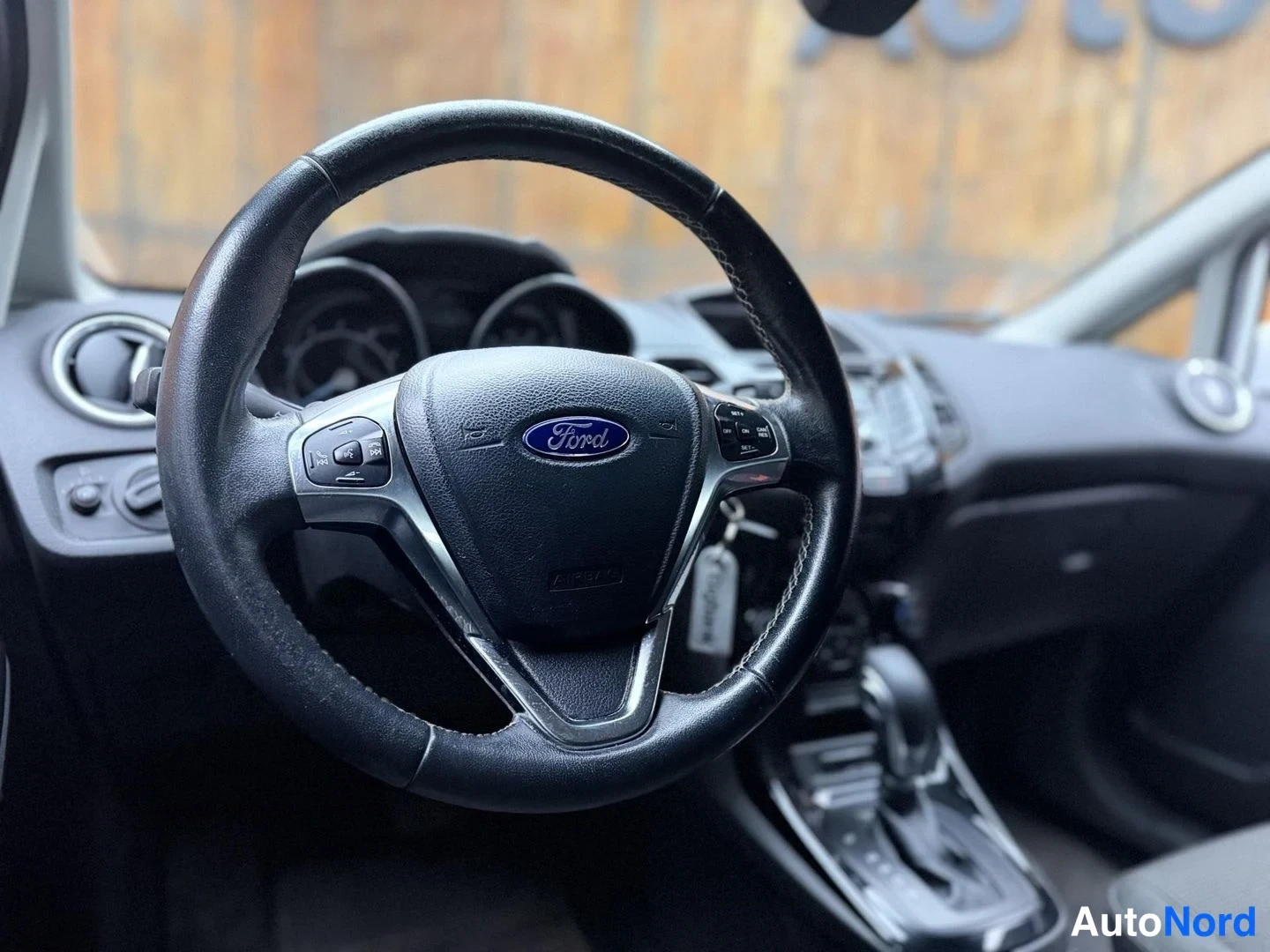 Valkoinen Ford Fiesta 2016, yksityiskohta, kuva 21