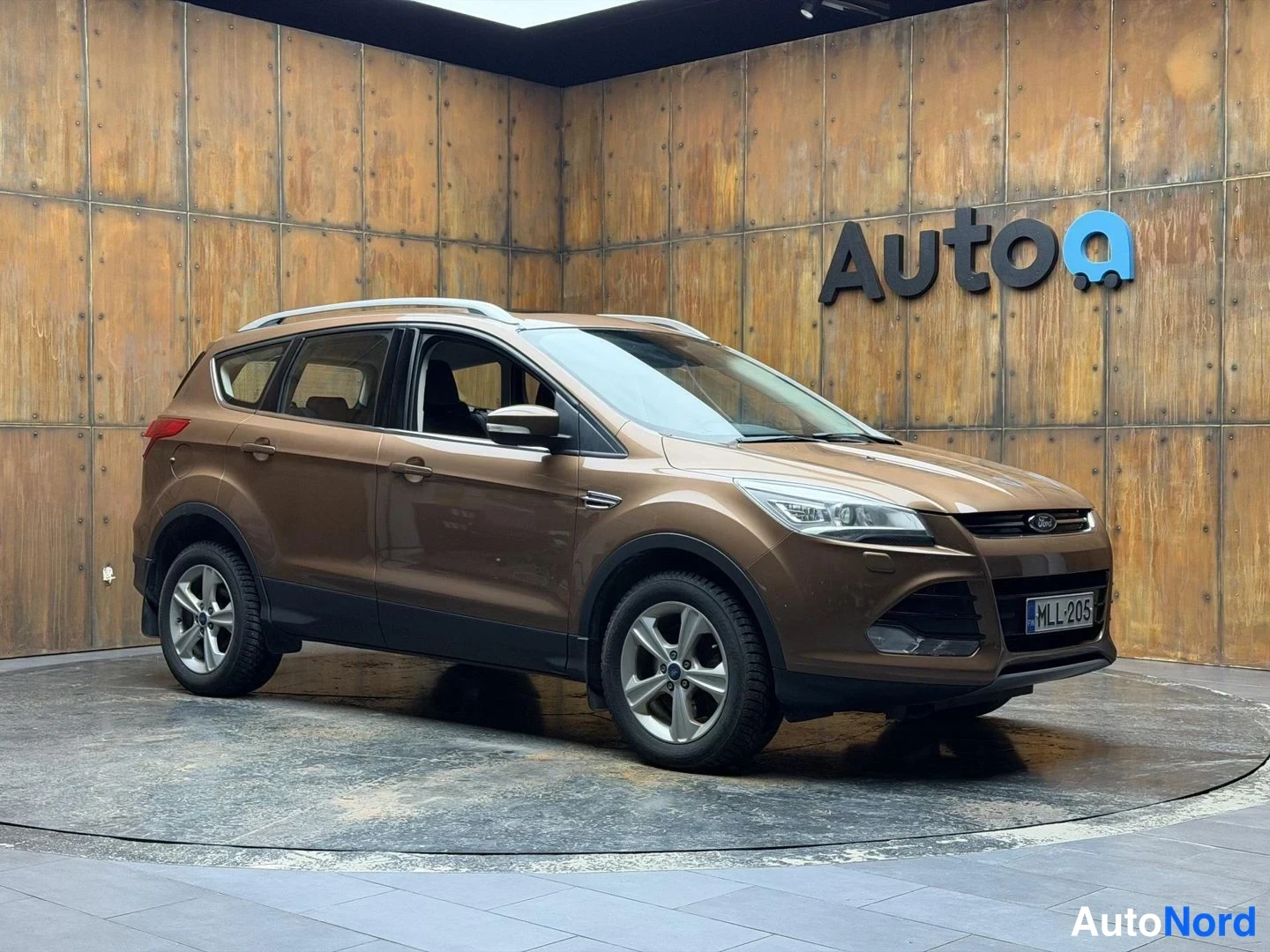 Kupari Ford Kuga 2014, etuviisto, keula oikealle, kuva 4
