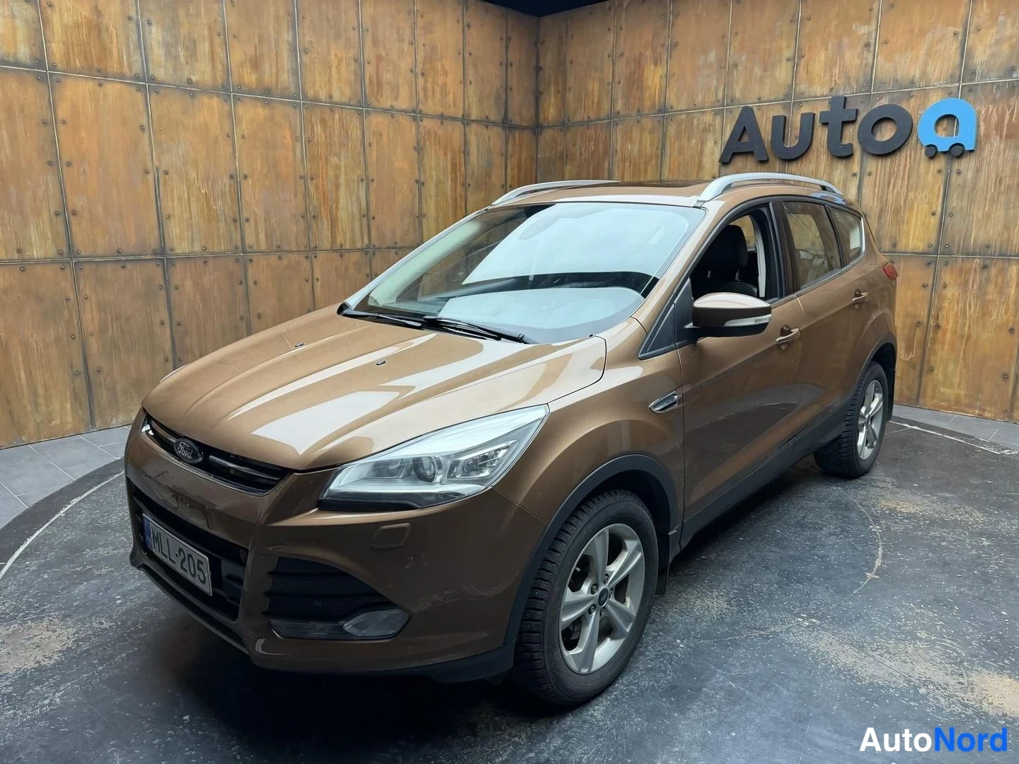 Kupari Ford Kuga 2014, etuviisto, keula vasemmalle, kuva 2