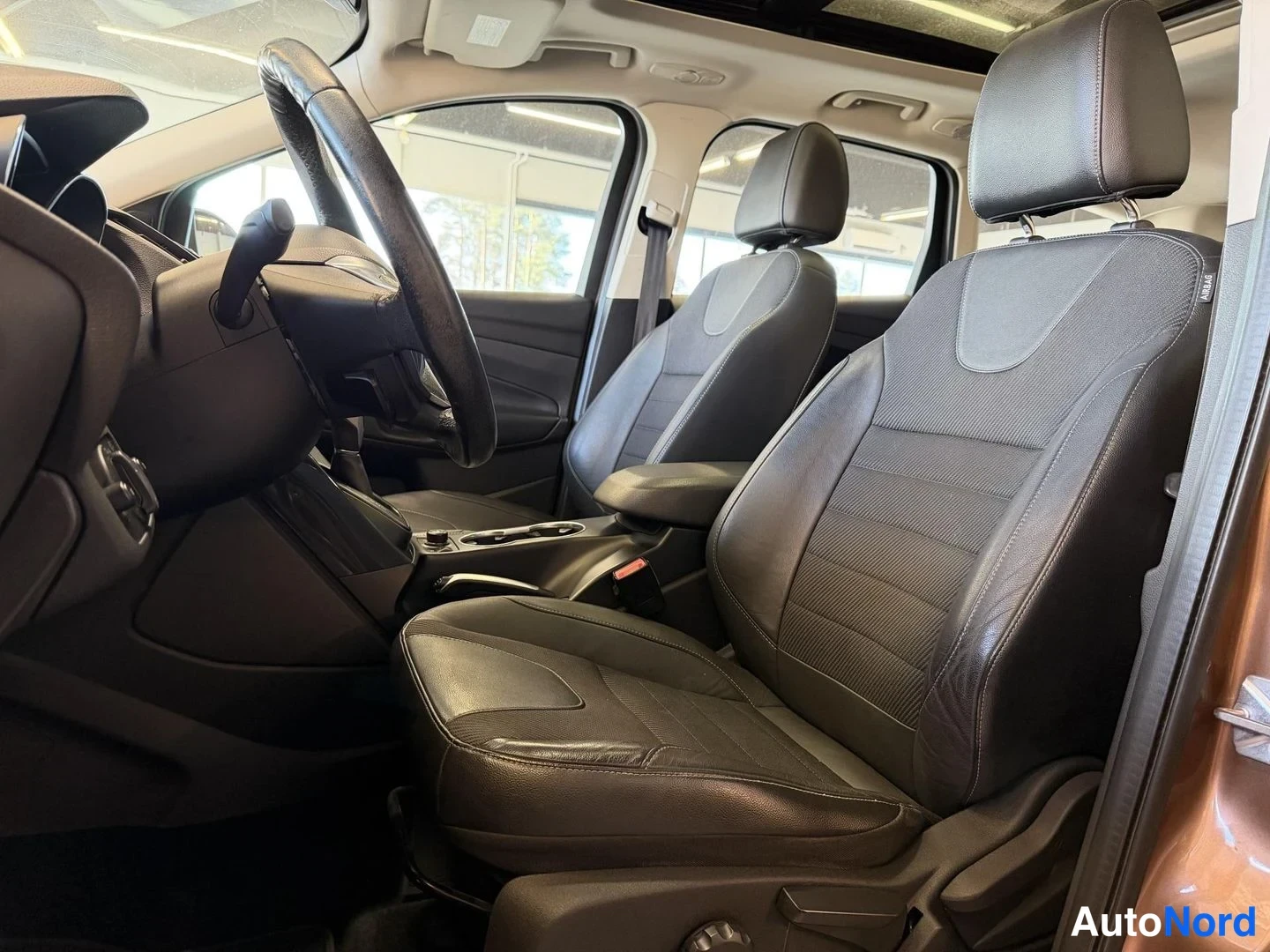 Kupari Ford Kuga 2014, etuistuimet, kuva 19