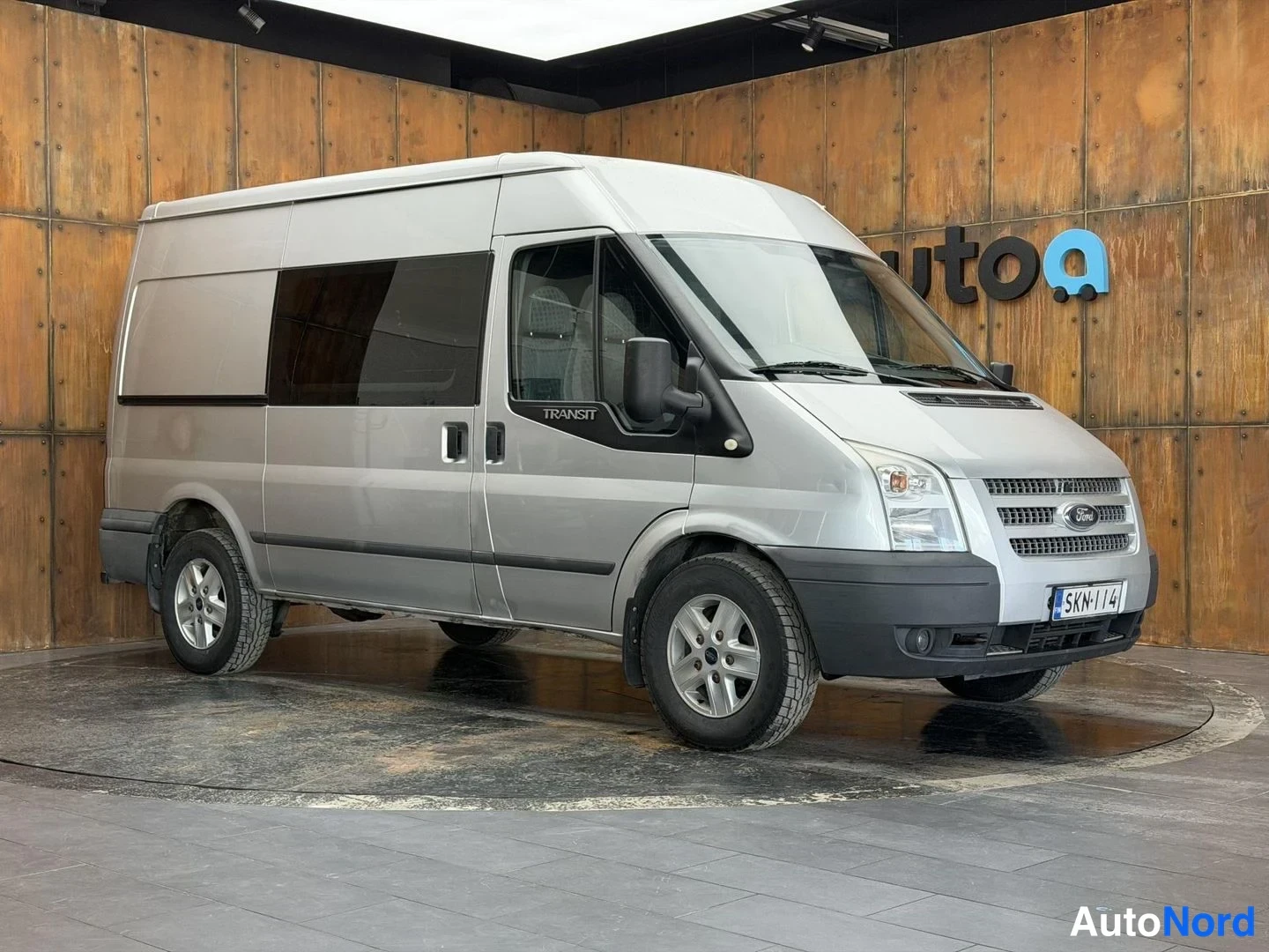 Harmaa Ford Transit 2012, etuviisto, keula oikealle, kuva 2