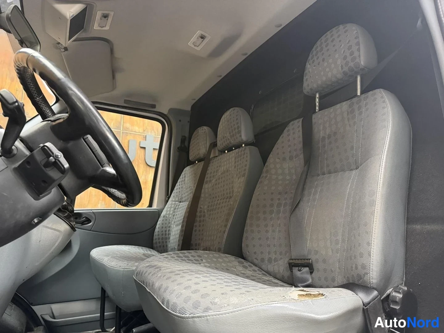 Harmaa Ford Transit 2012, etuistuimet, kuva 12