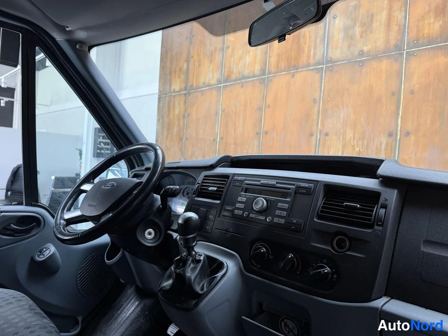 Harmaa Ford Transit 2012, ohjaamo, kuva 11