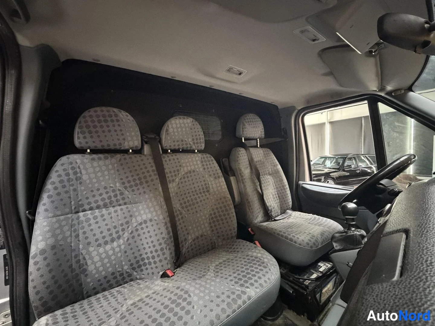 Harmaa Ford Transit 2012, etuistuimet, kuva 13