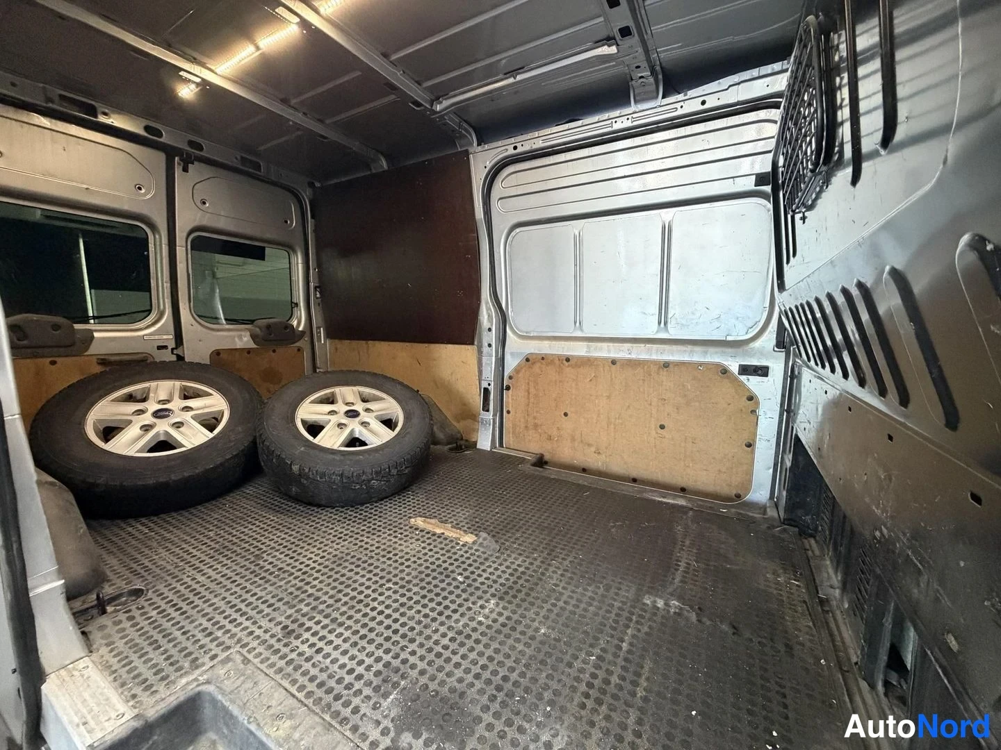 Harmaa Ford Transit 2012, tavaratila, kuva 14