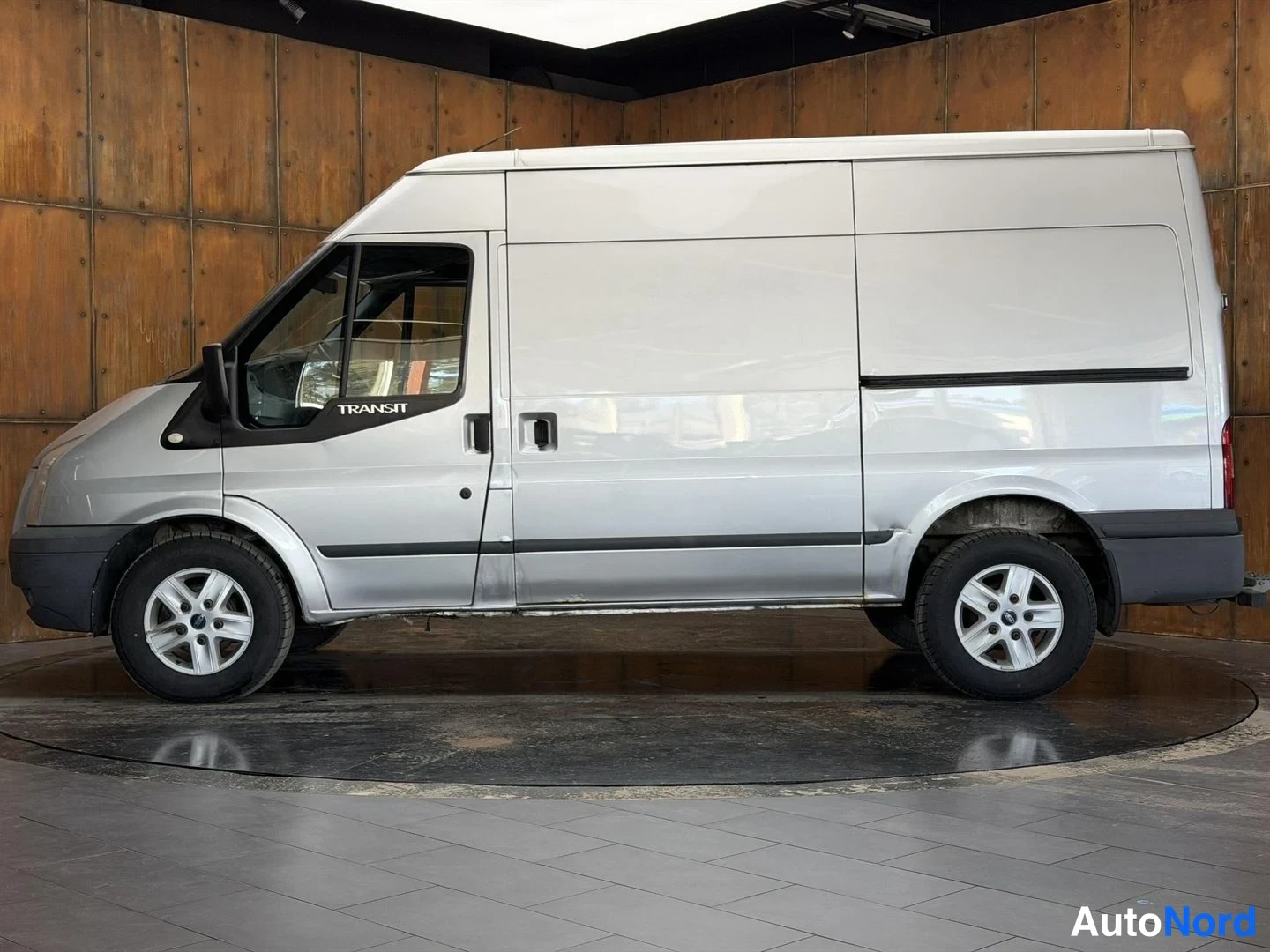 Harmaa Ford Transit 2012, sivulta, kuva 6