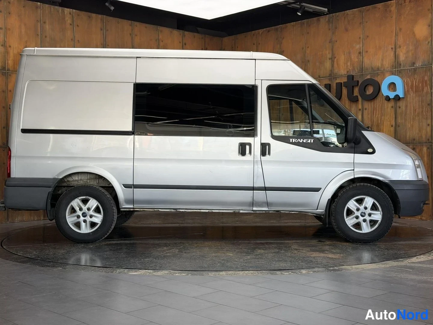 Harmaa Ford Transit 2012, sivulta, kuva 5