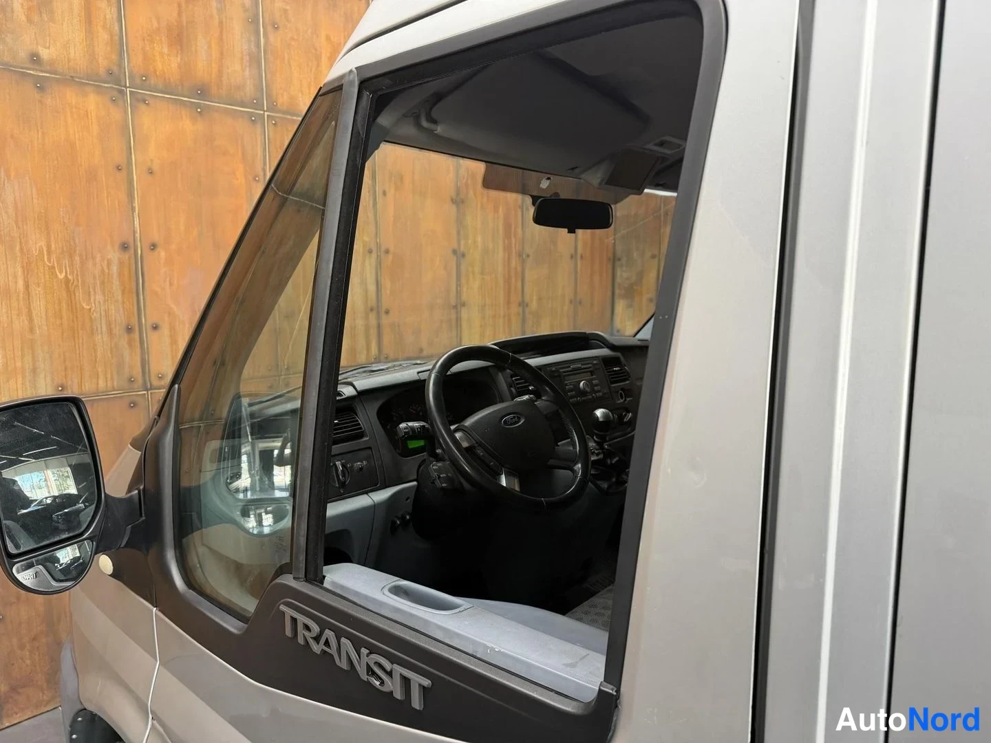 Harmaa Ford Transit 2012, ohjaamo, kuva 10