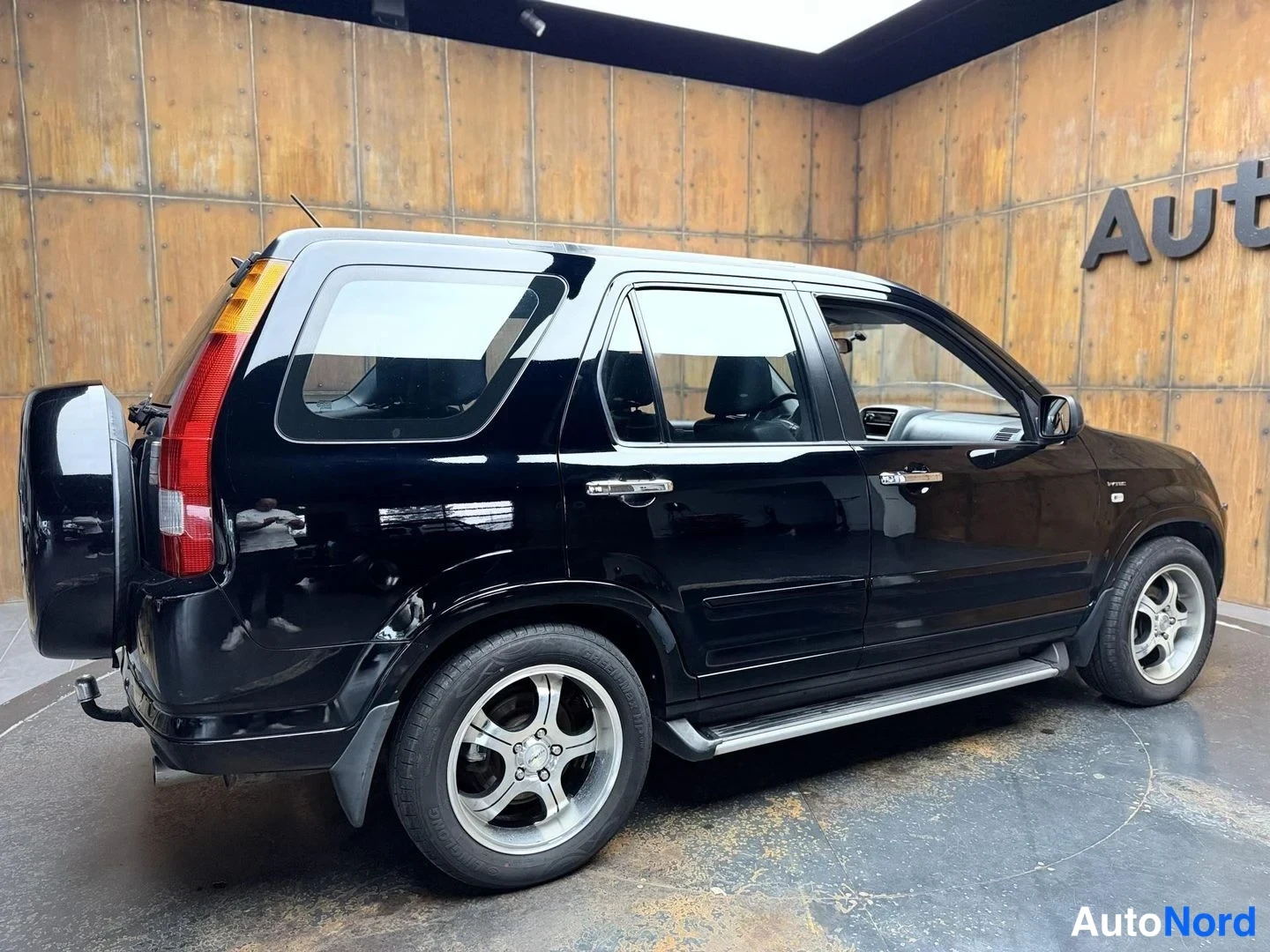 Musta Honda CR-V 2004, takaviisto, kuva 14