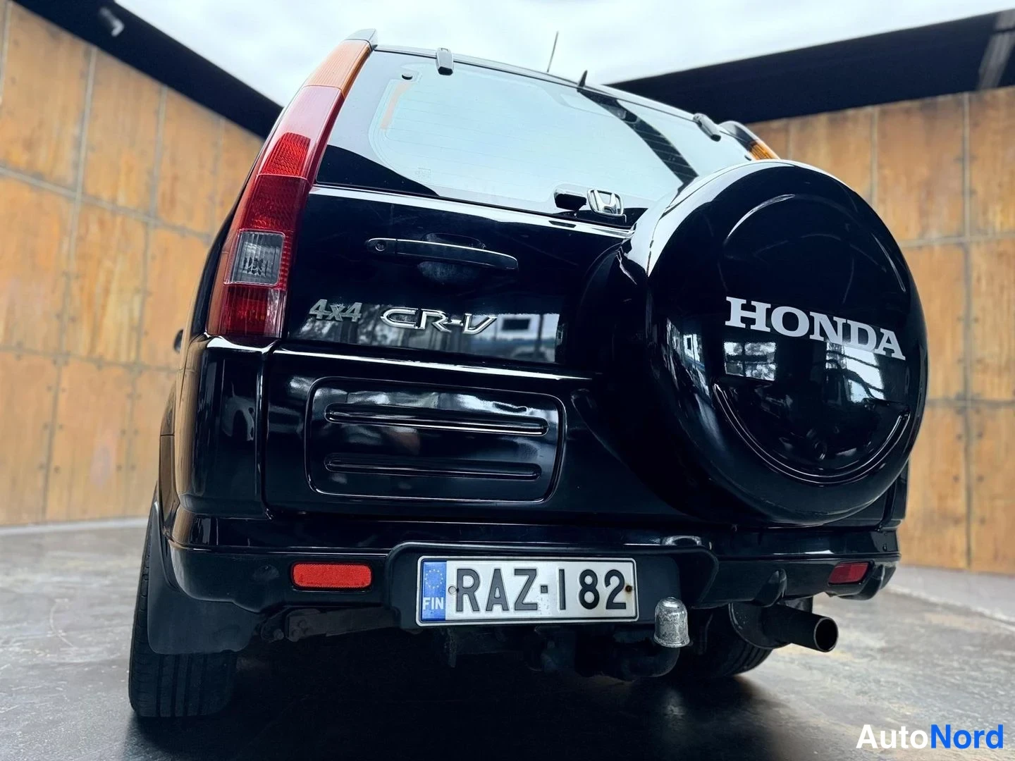 Musta Honda CR-V 2004, takaa, kuva 16