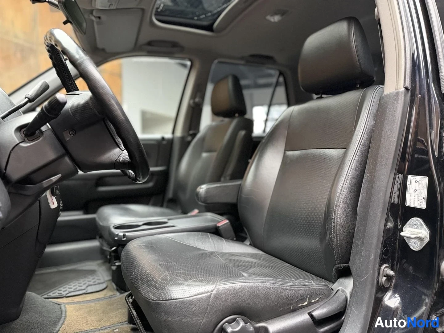 Musta Honda CR-V 2004, etuistuimet, kuva 19