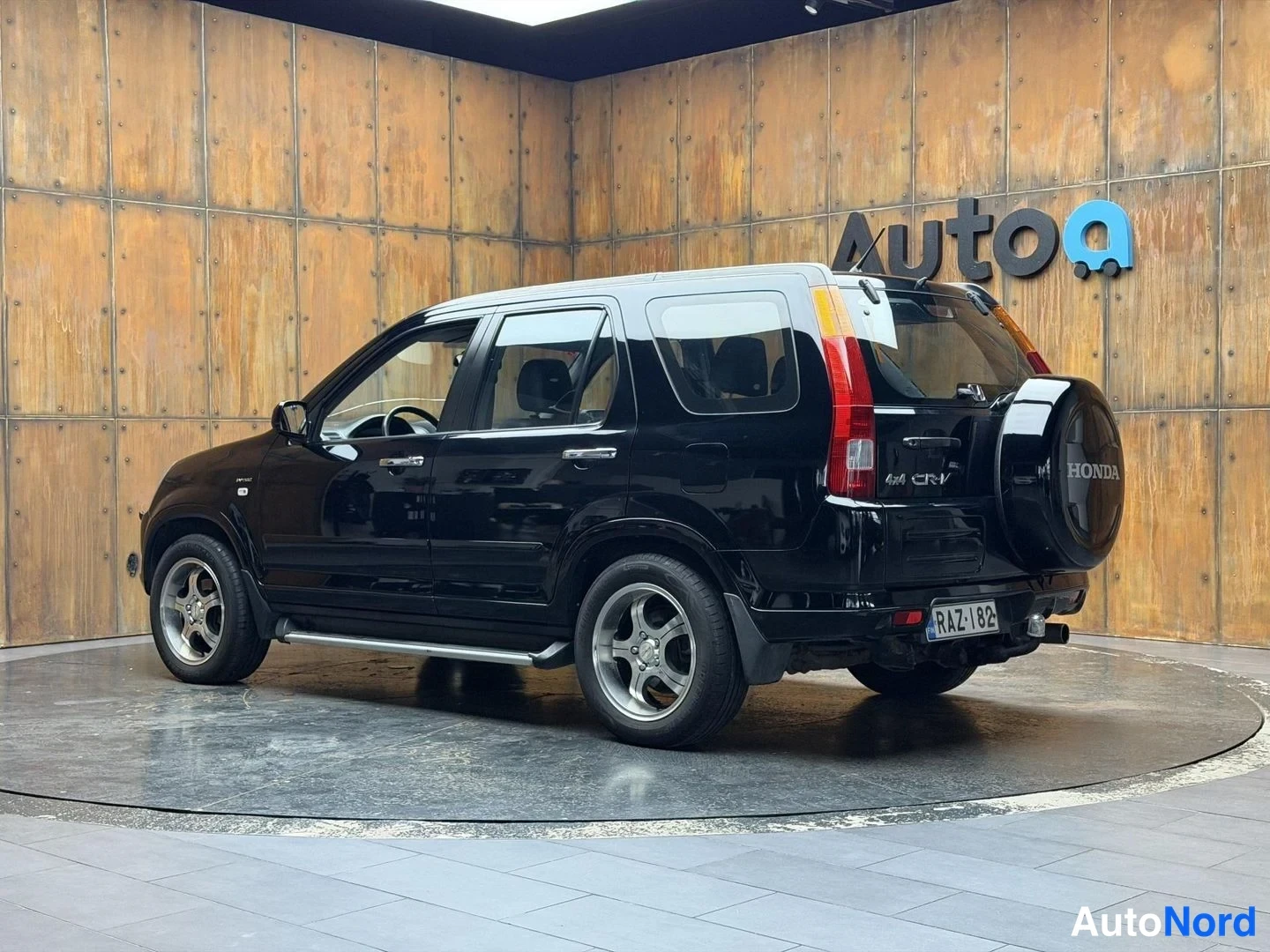Musta Honda CR-V 2004, takaviisto, kuva 10