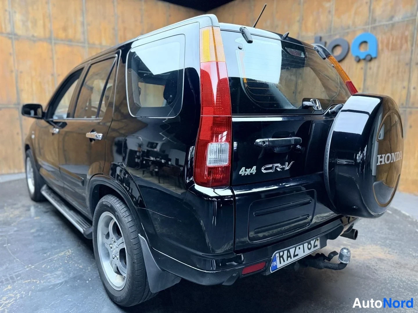 Musta Honda CR-V 2004, takaviisto, kuva 12