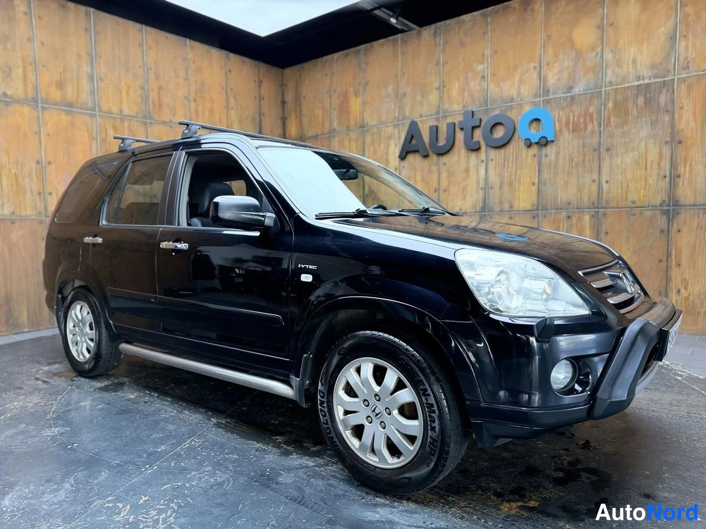 Musta Honda CR-V 2006, etuviisto, keula oikealle, kuva 5