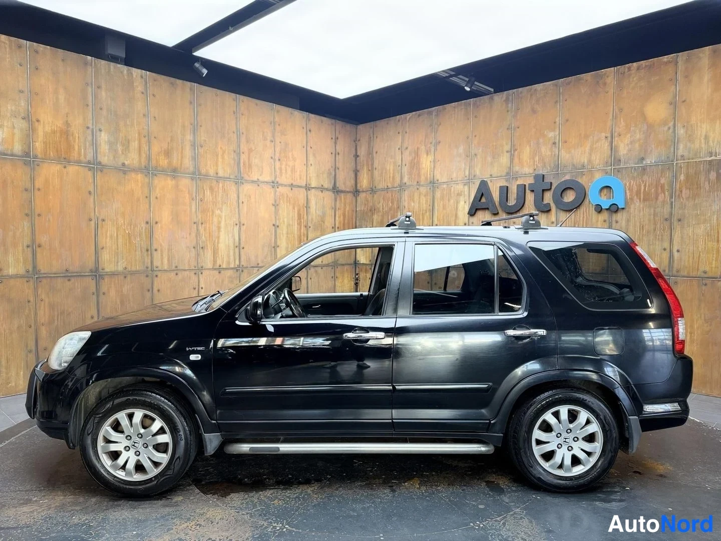 Musta Honda CR-V 2006, sivulta, kuva 7