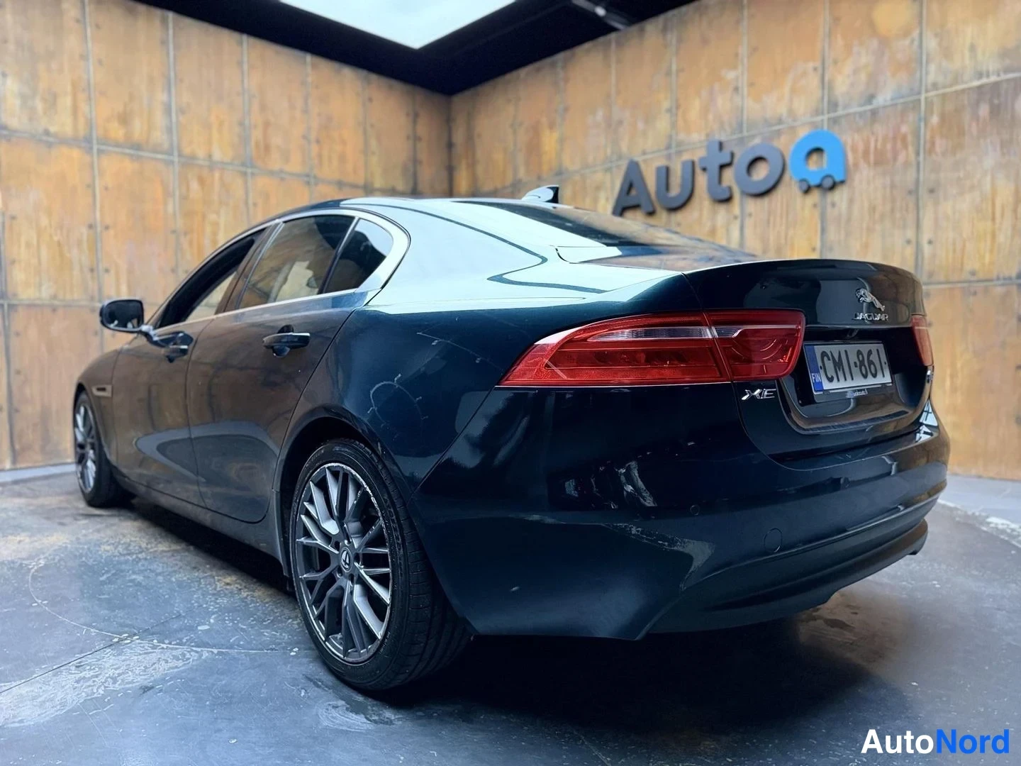 Vihreä Jaguar XE 2017, takaviisto, kuva 7