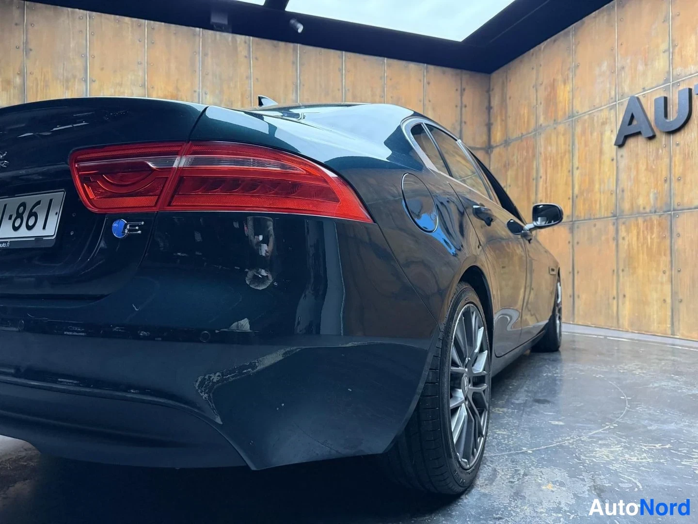Vihreä Jaguar XE 2017, takaviisto, kuva 8
