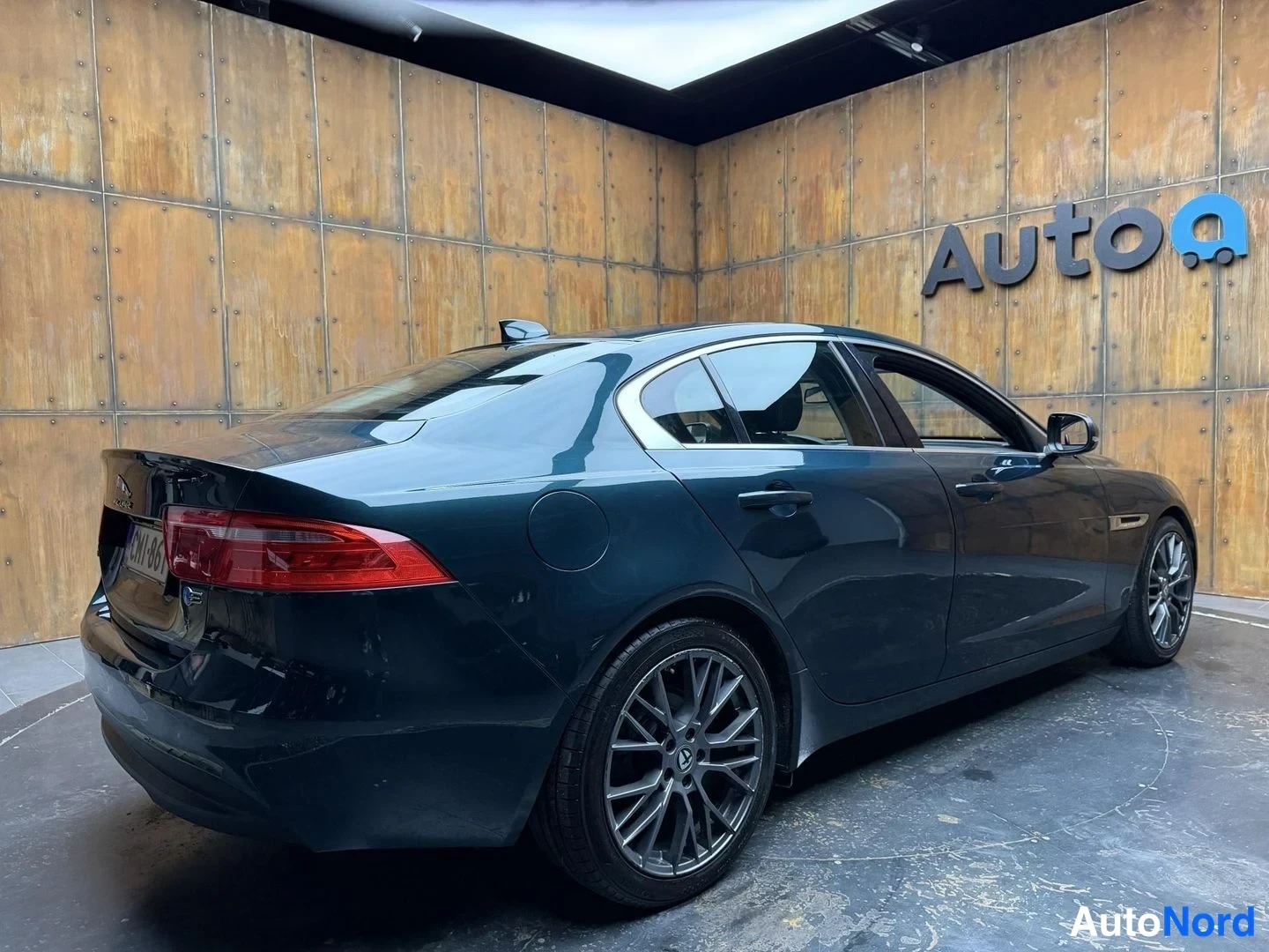 Vihreä Jaguar XE 2017, takaviisto, kuva 9