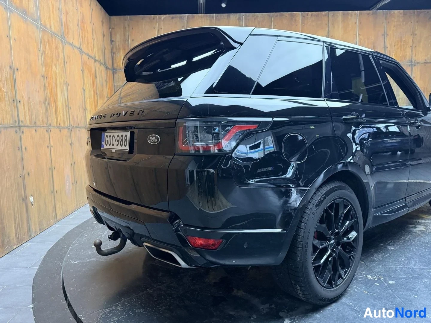 Musta Land Rover Range Rover Sport 2018, takaviisto, kuva 18