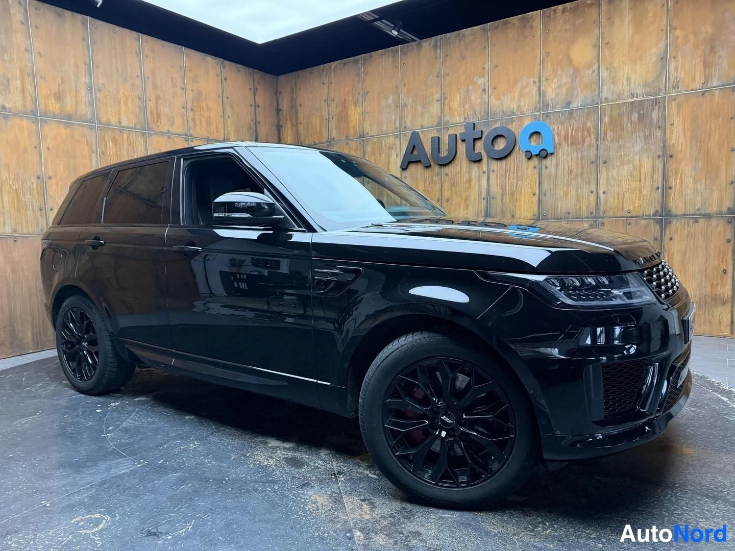 Musta Land Rover Range Rover Sport 2018, etuviisto, keula oikealle, kuva 8
