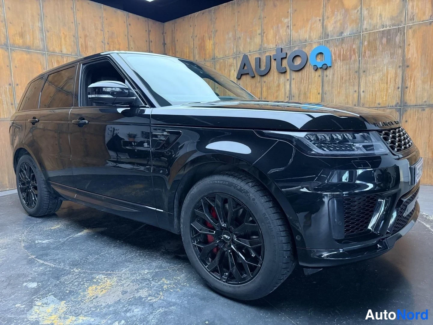 Musta Land Rover Range Rover Sport 2018, etuviisto, keula oikealle, kuva 6