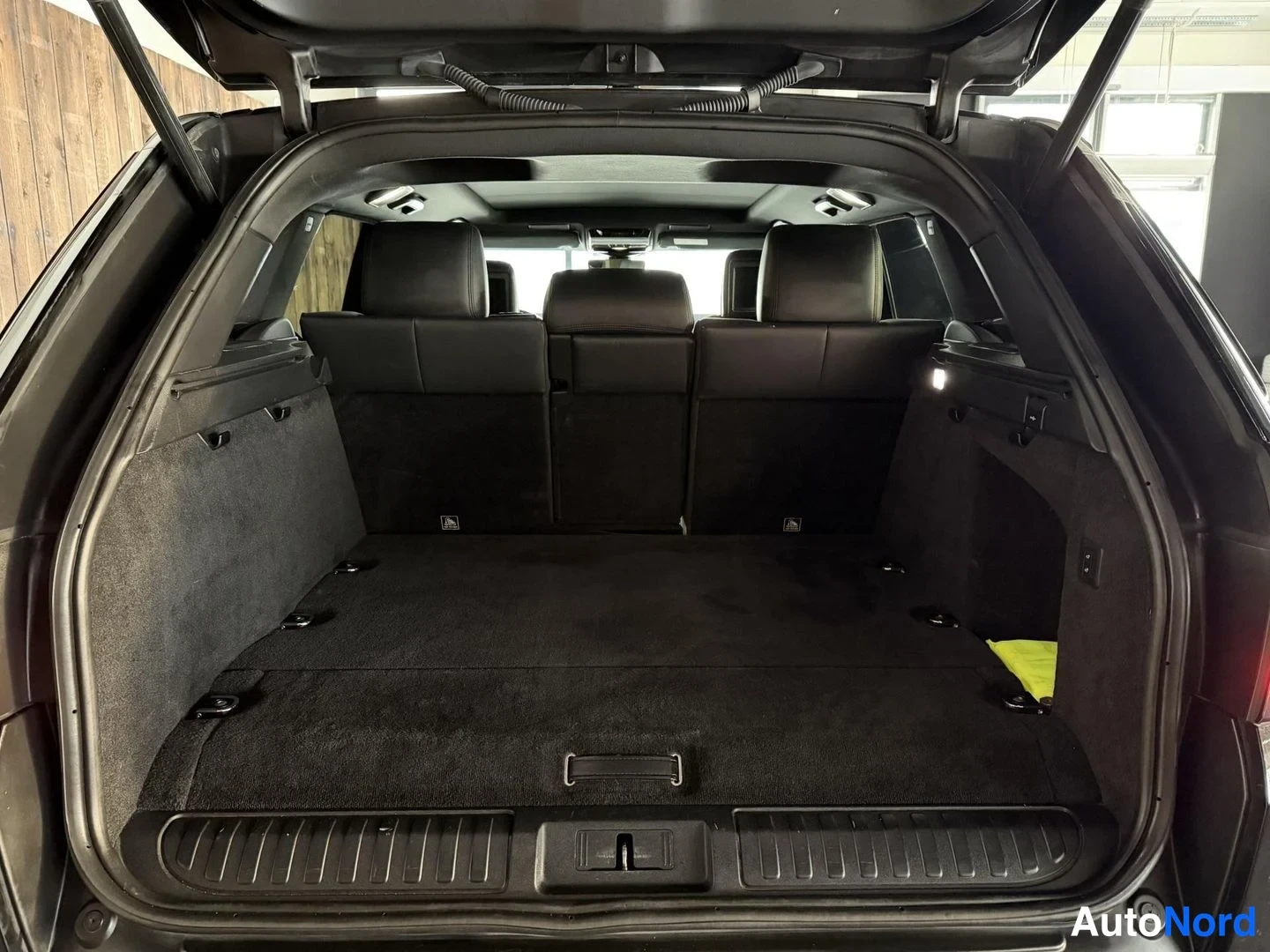 Musta Land Rover Range Rover Sport 2018, tavaratila, kuva 27