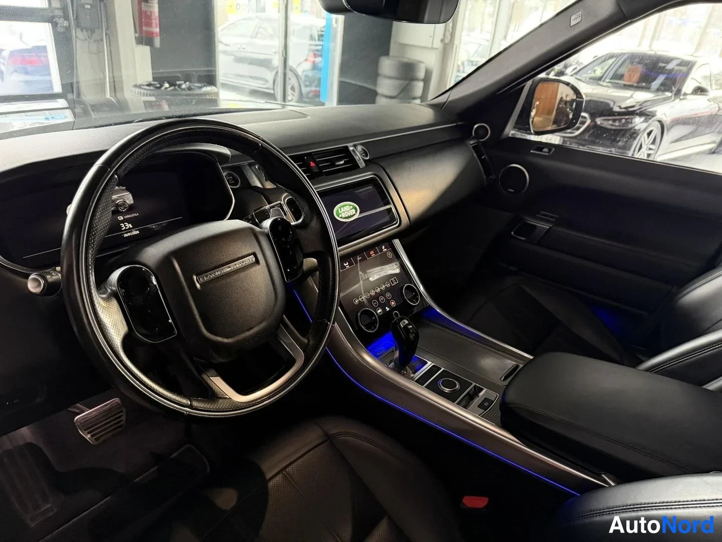 Musta Land Rover Range Rover Sport 2018, ohjaamo, kuva 23