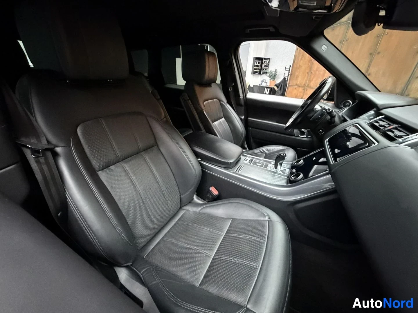 Musta Land Rover Range Rover Sport 2018, etuistuimet, kuva 25