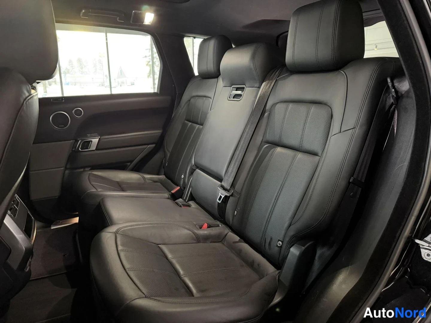 Musta Land Rover Range Rover Sport 2018, takaistuimet, kuva 26