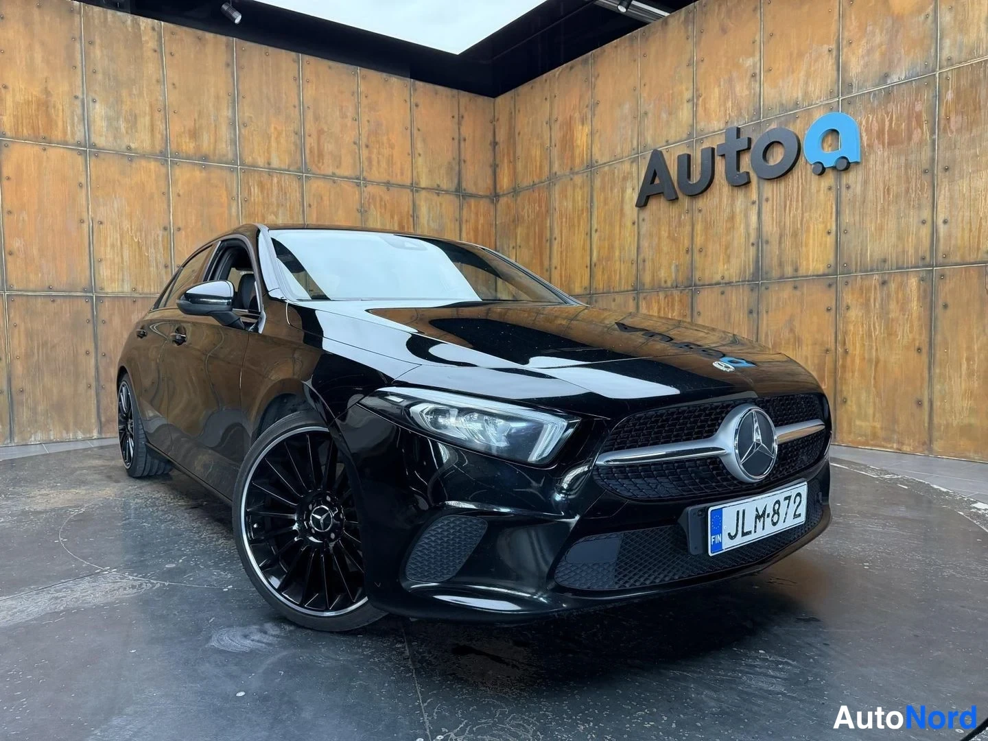 Musta Mercedes-Benz A 180 d 2019, etuviisto, keula oikealle, kuva 8