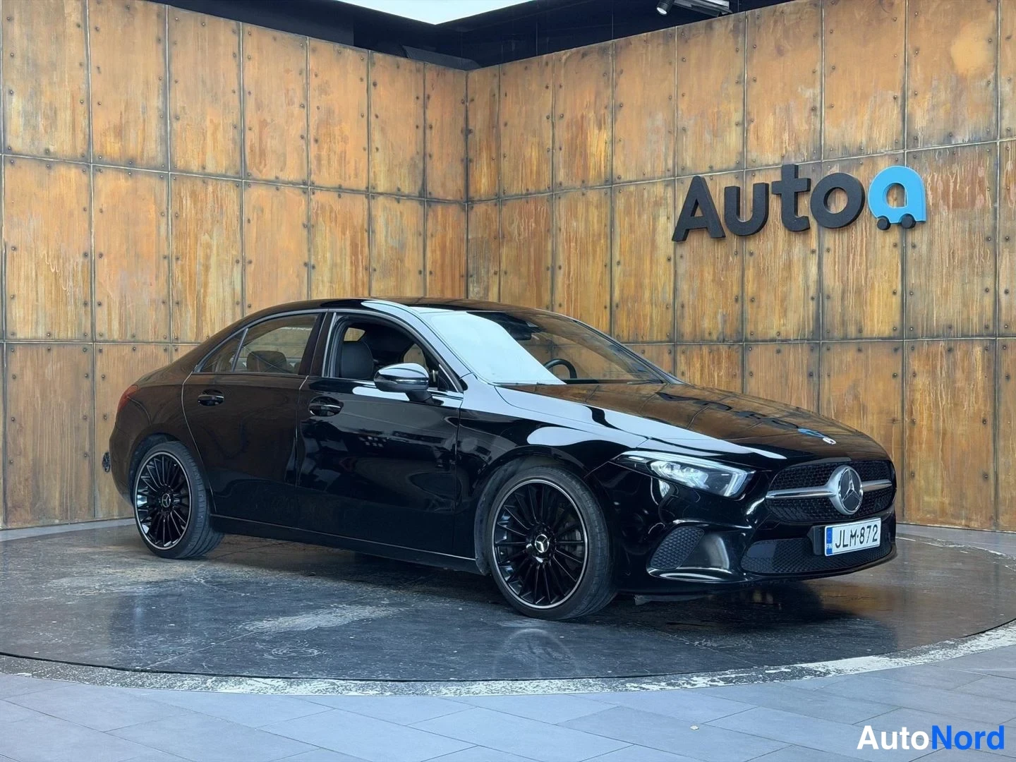Musta Mercedes-Benz A 180 d 2019, etuviisto, keula oikealle, kuva 5