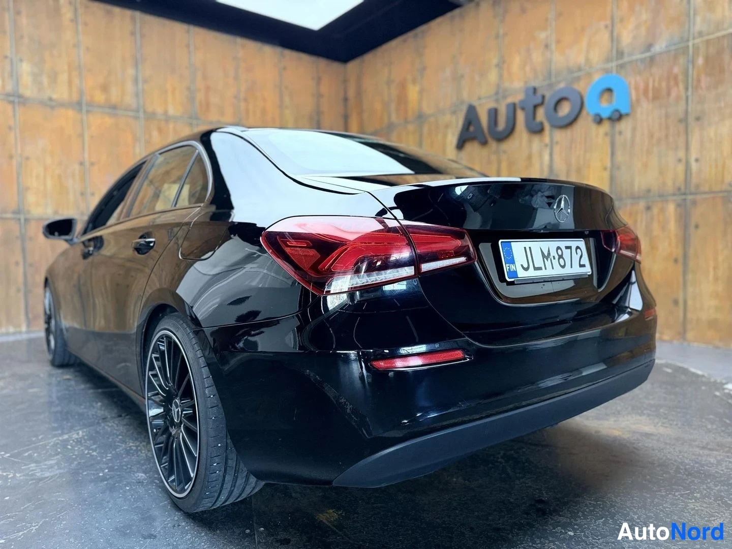 Musta Mercedes-Benz A 180 d 2019, takaviisto, kuva 13