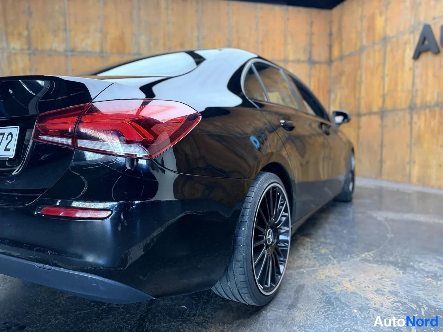 Musta Mercedes-Benz A 180 d 2019, takaviisto, kuva 16