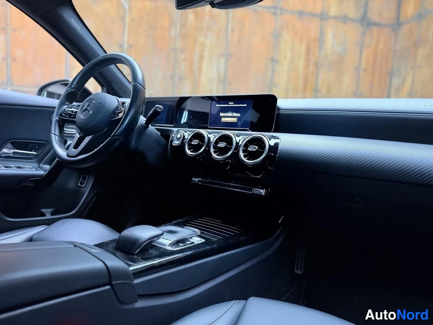 Musta Mercedes-Benz A 180 d 2019, ohjaamo, kuva 19