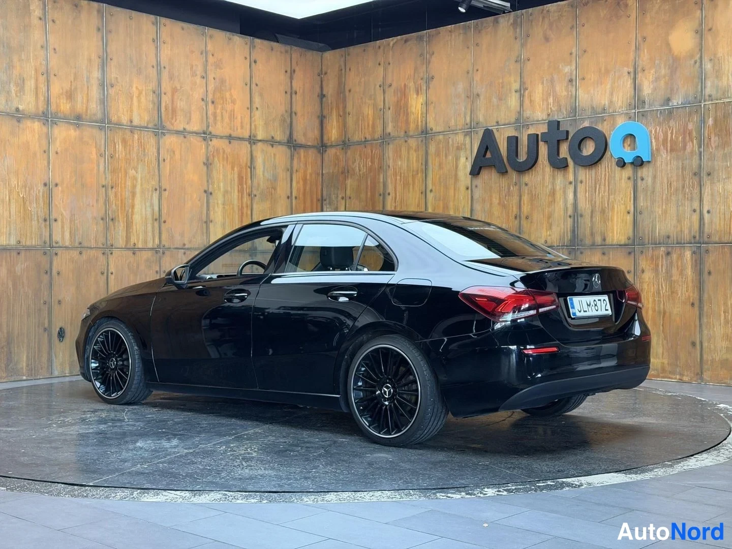 Musta Mercedes-Benz A 180 d 2019, takaviisto, kuva 14
