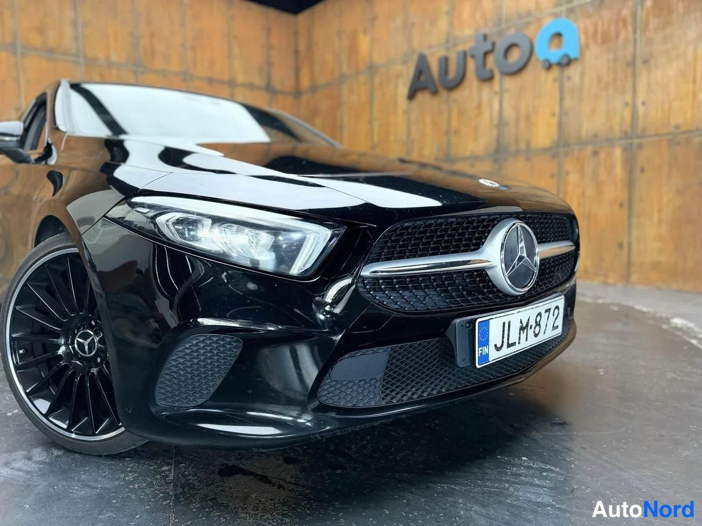 Musta Mercedes-Benz A 180 d 2019, etuviisto, keula oikealle, kuva 9