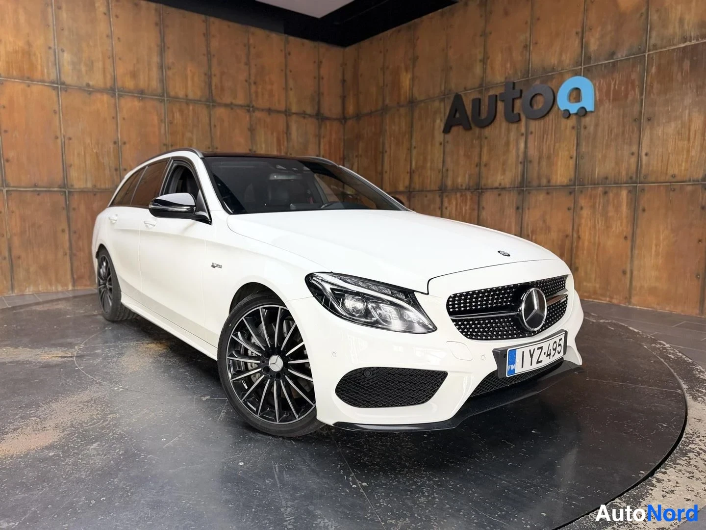 Valkoinen Mercedes-Benz C 43 AMG 2016, etuviisto, keula oikealle, kuva 6